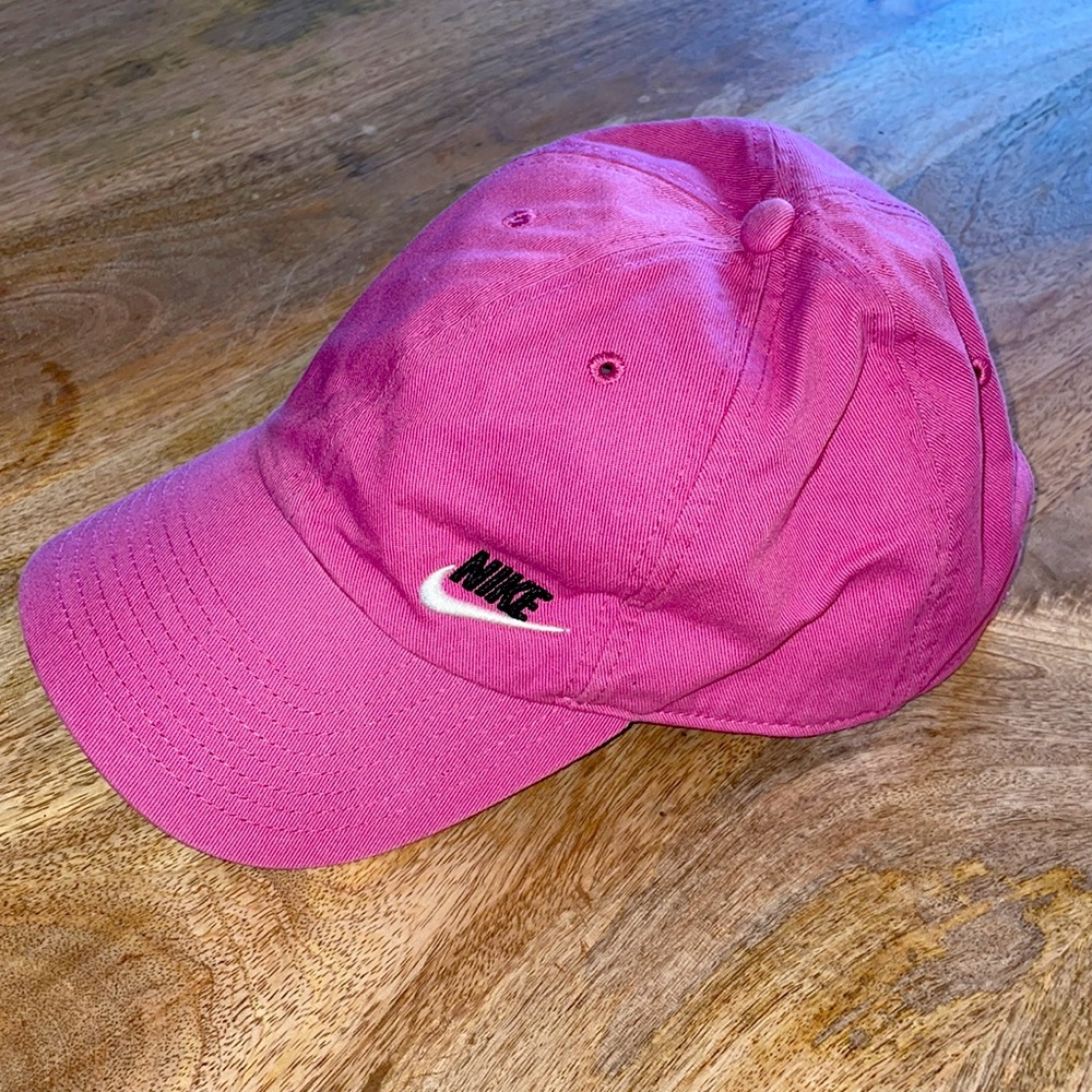 Hot pink Nike H86 hat